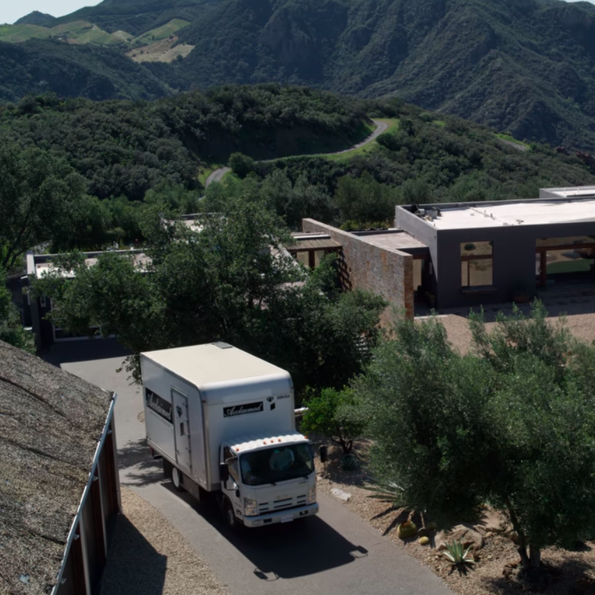 image of truck transporting art from 'Velvet Buzzsaw' (2019)